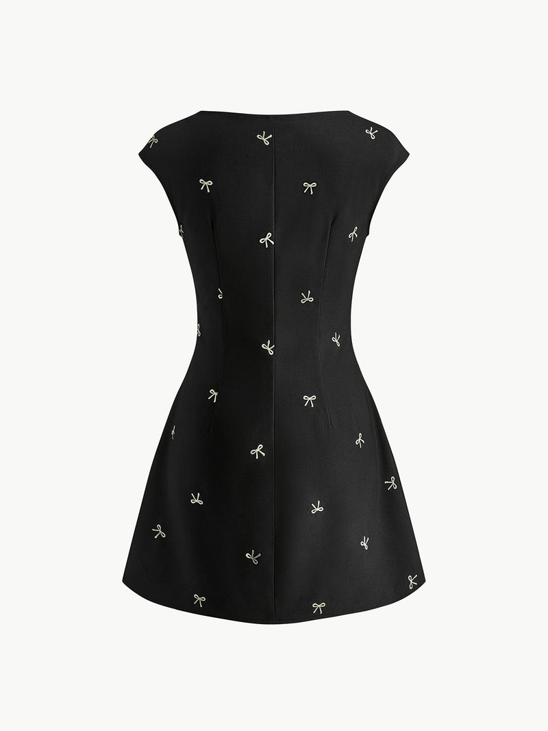 Effortlessly Elegant Dress with a Timeless Design