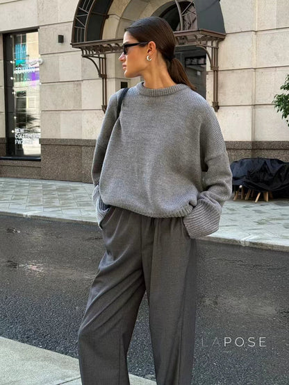 Effortlessly Elegant Sweater with a Timeless Design
