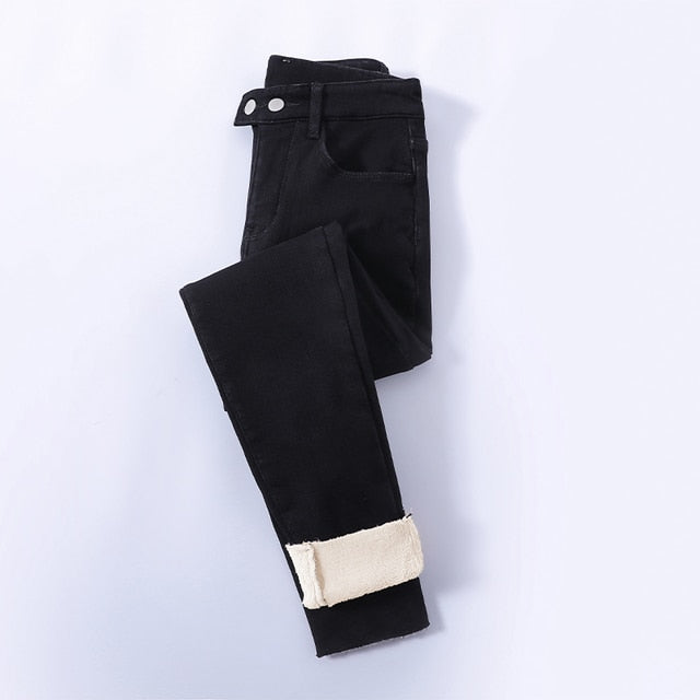 Well Tailored Pants with a Graceful Silhouette