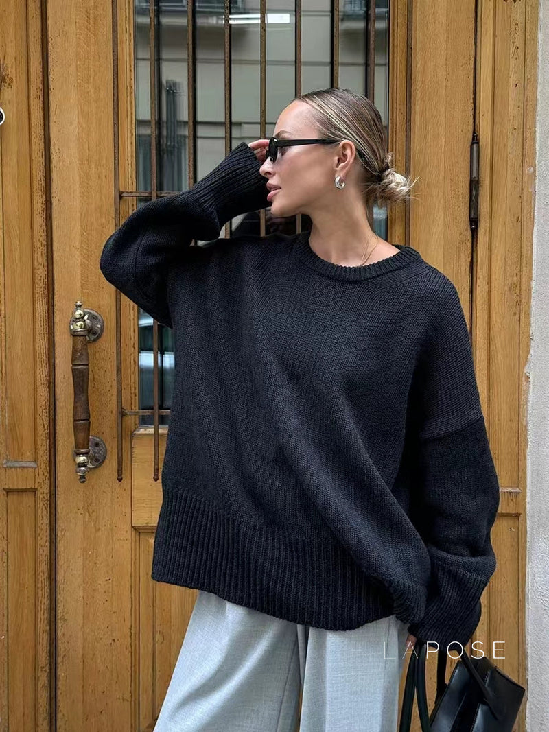 Effortlessly Elegant Sweater with a Timeless Design