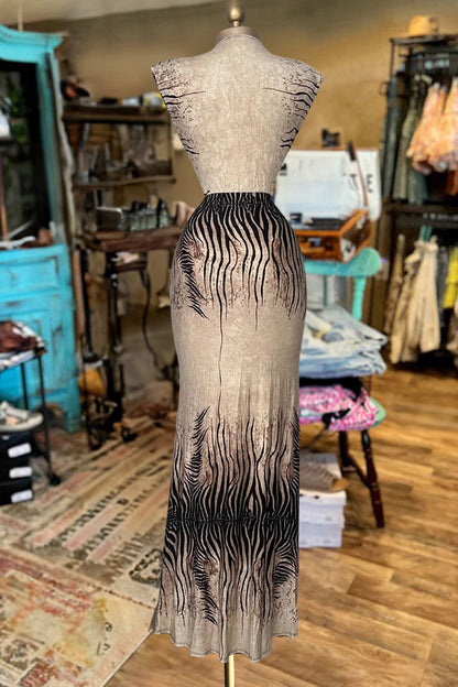 Effortlessly Elegant Dress with a Timeless Design