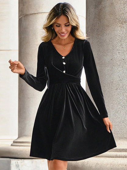 Beautifully Finished Dress in a Timeless Design