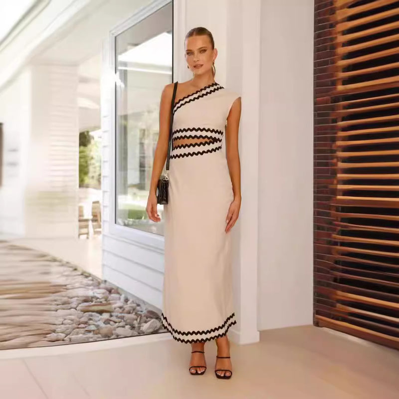 Effortlessly Elegant Dress with a Timeless Design