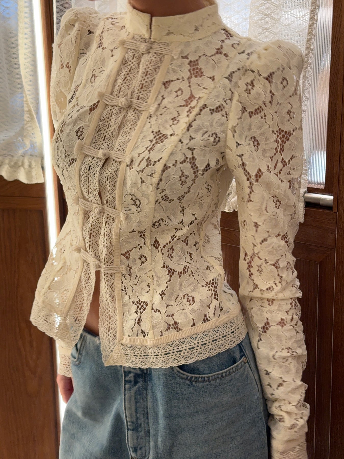 Well Tailored Shirt with a Graceful Silhouette