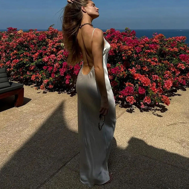 Effortlessly Elegant Dress with a Timeless Design
