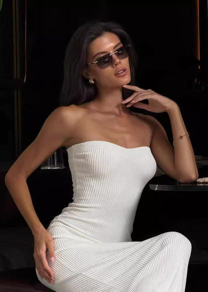 Effortlessly Elegant Dress with a Timeless Design