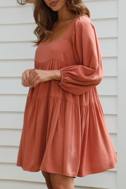 Well Tailored Dress with a Graceful Silhouette
