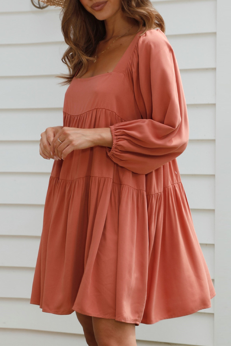 Well Tailored Dress with a Graceful Silhouette