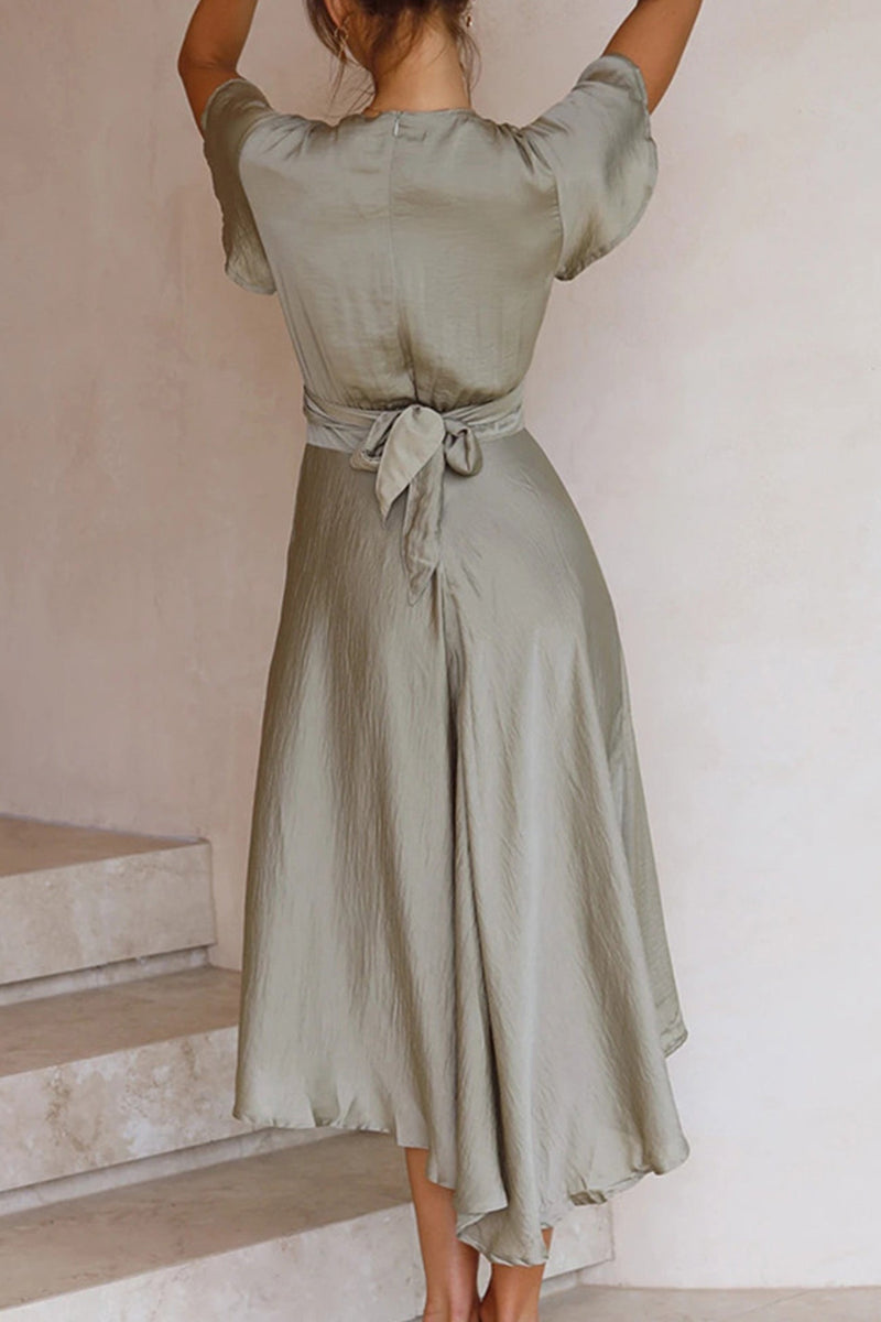 Effortlessly Elegant Dress with a Timeless Design