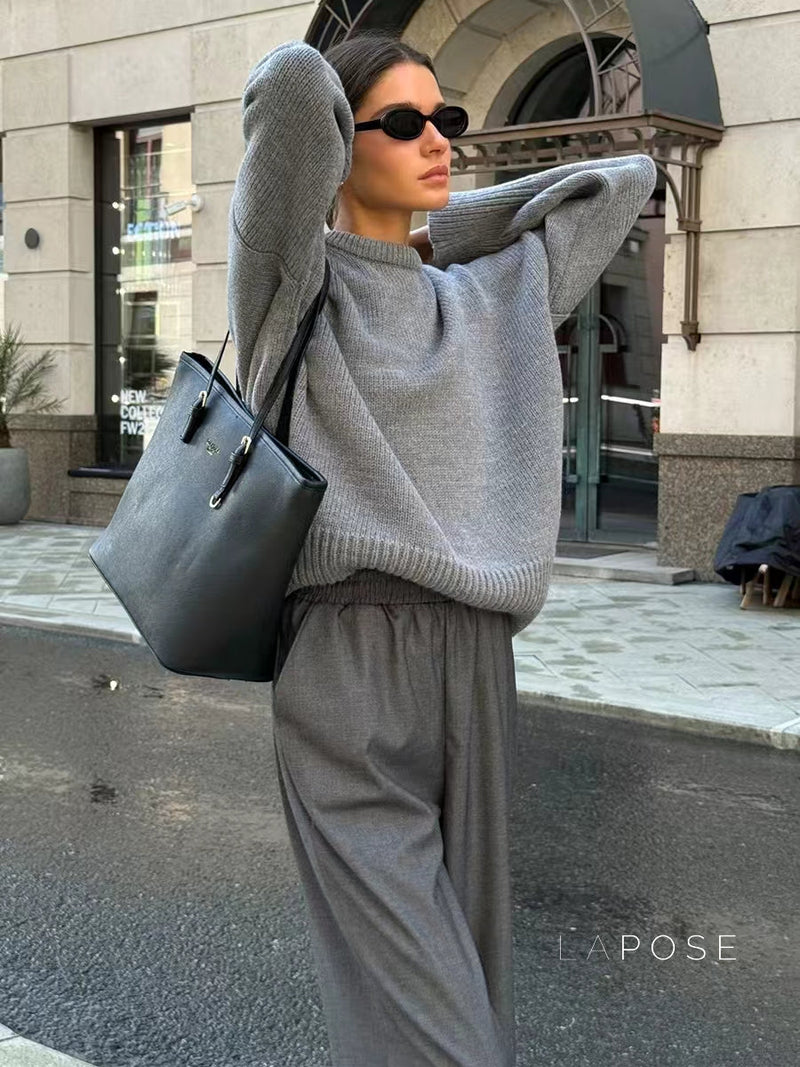 Effortlessly Elegant Sweater with a Timeless Design