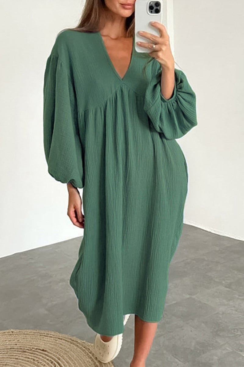 Beautifully Finished Dress in a Timeless Design