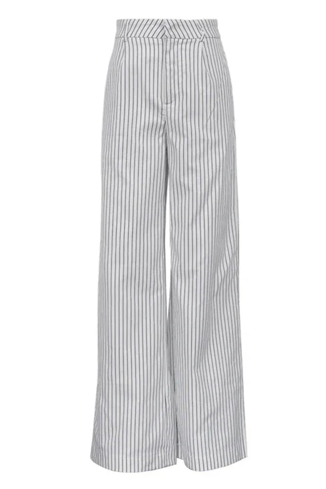 Polished Pants with an Effortless Classic Look