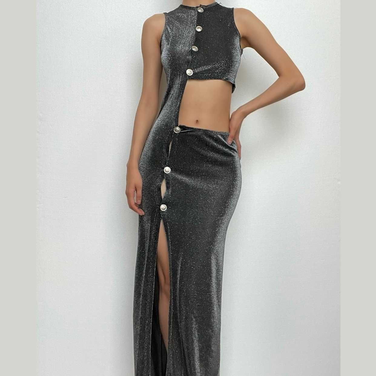 Beautifully Finished Dress in a Timeless Design