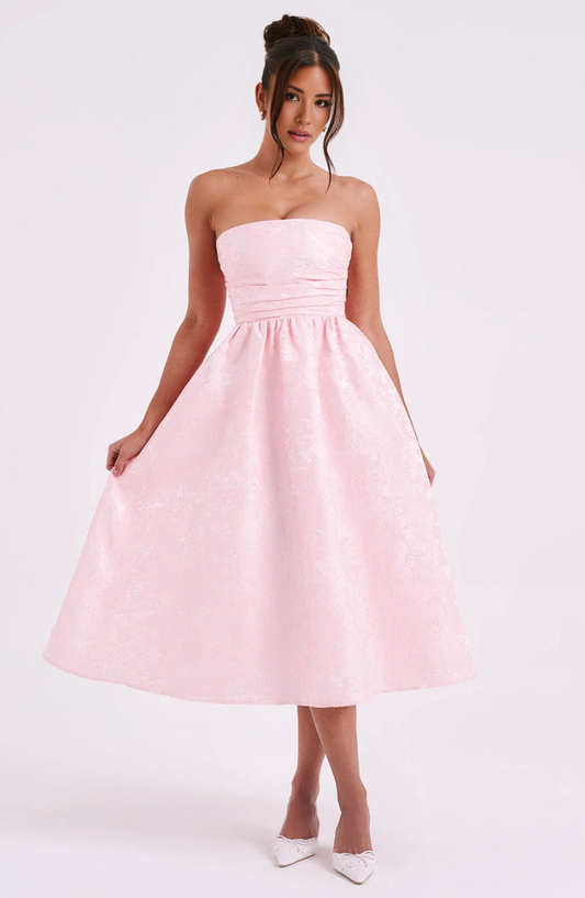 Gracefully Styled Dress for Any Occasion