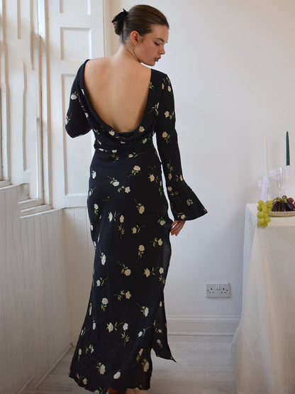 Effortlessly Elegant Dress with a Timeless Design