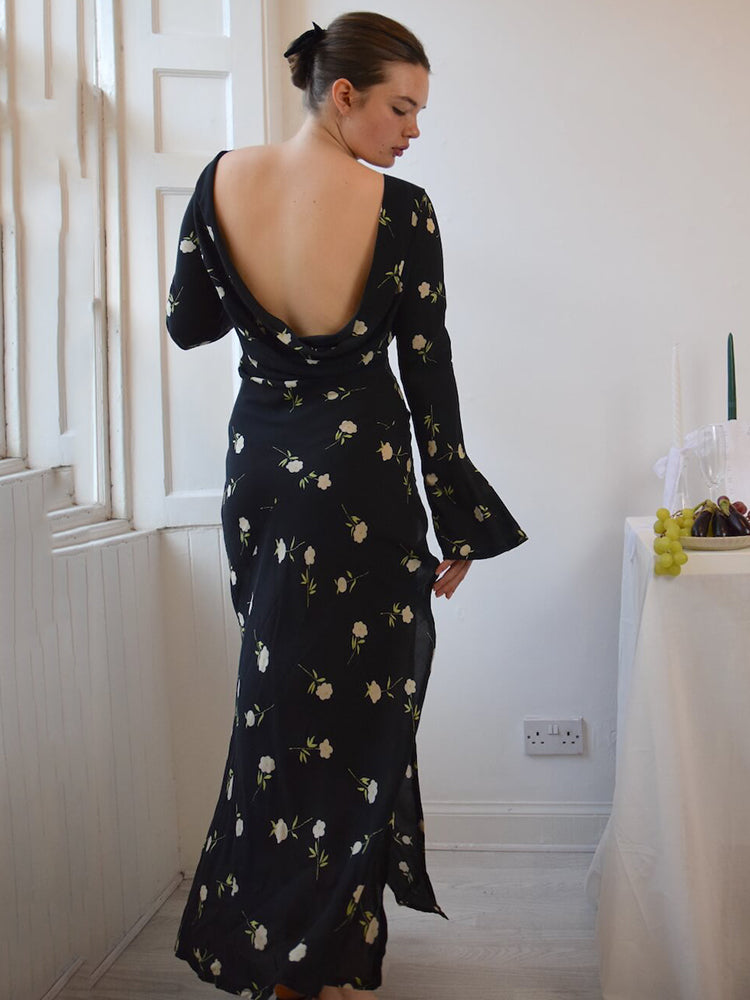 Effortlessly Elegant Dress with a Timeless Design