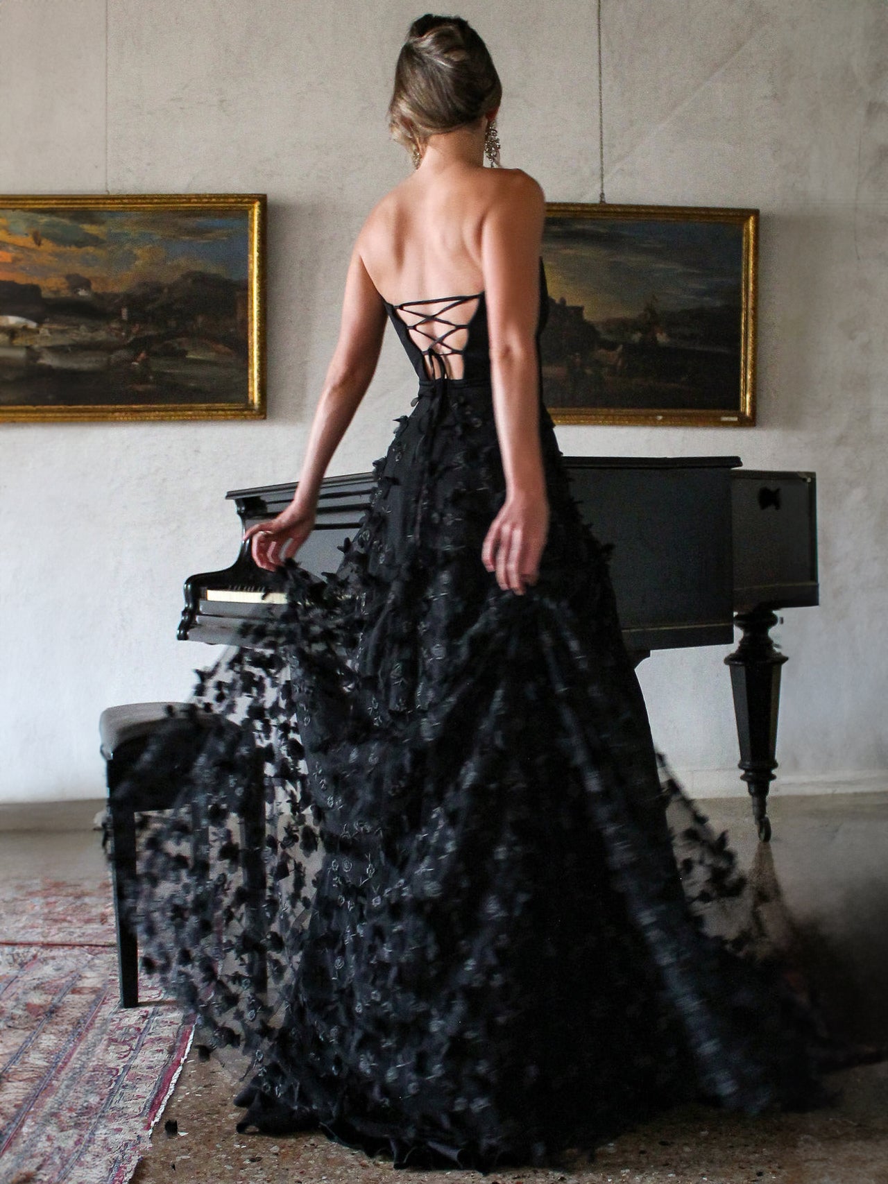 Effortlessly Elegant Dress with a Timeless Design