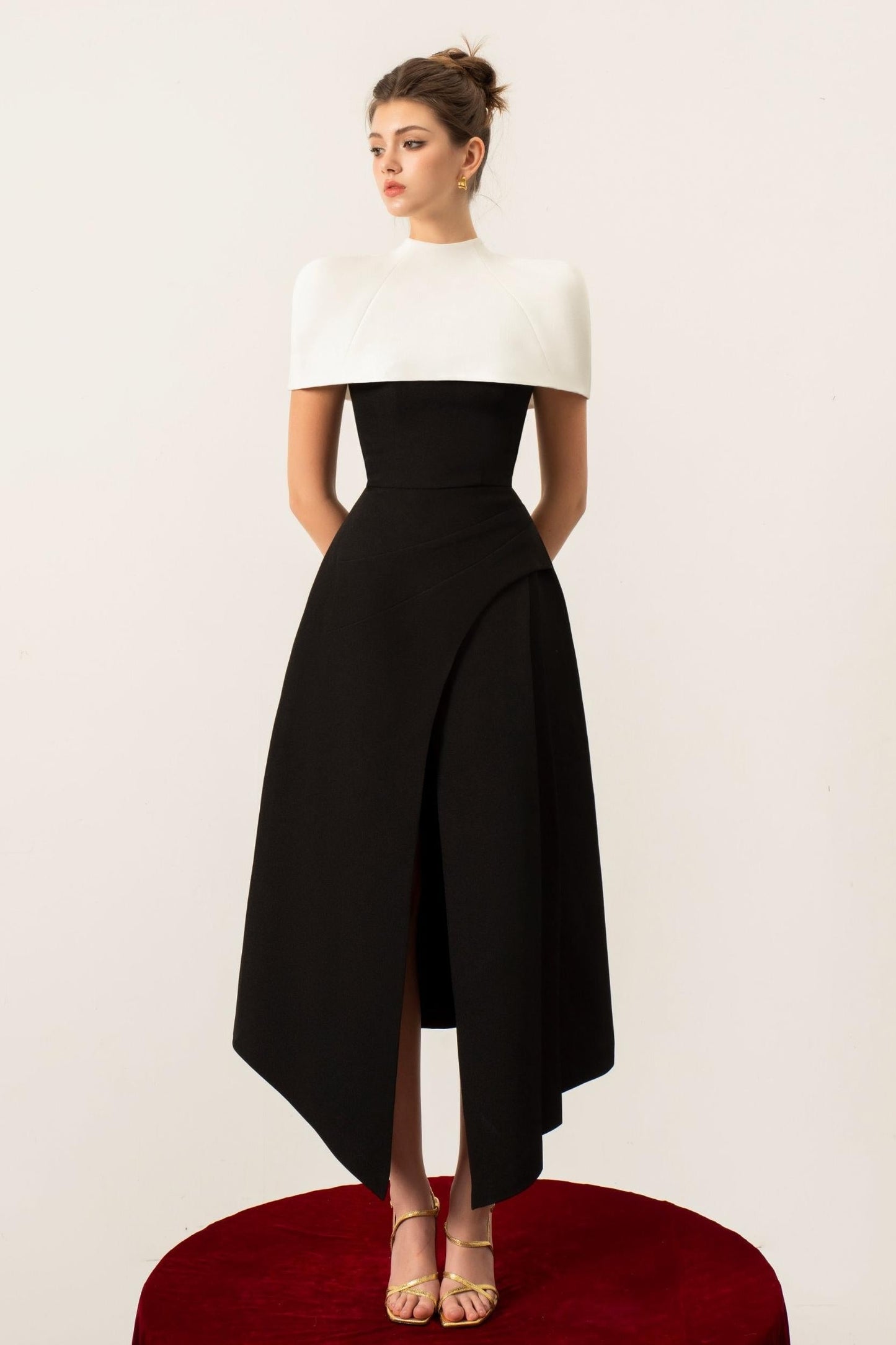 Well Tailored Dress with a Graceful Silhouette