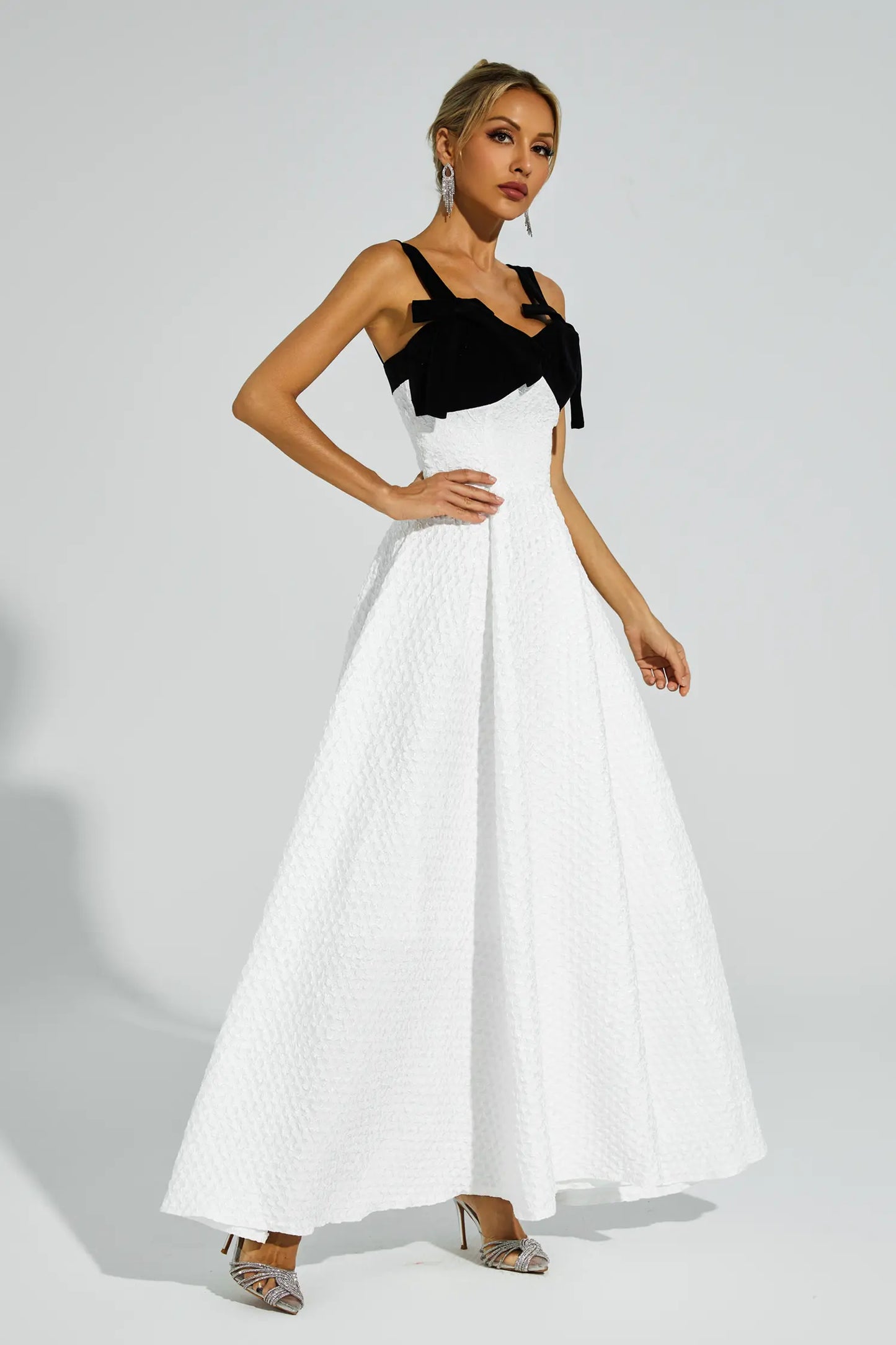 Beautifully Crafted Dress in a Classic Style