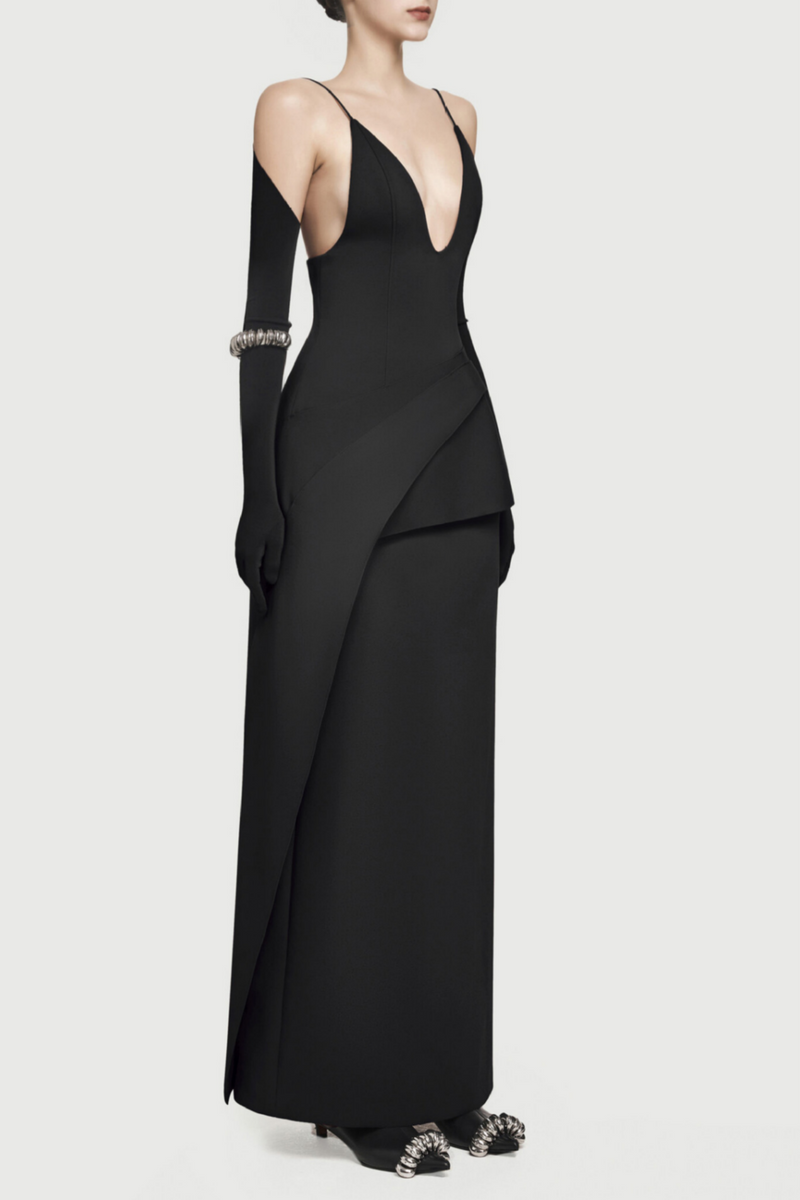 Gracefully Styled Dress for Any Occasion