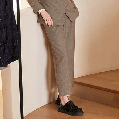 Classic Vintage Pants with a Flattering Fit