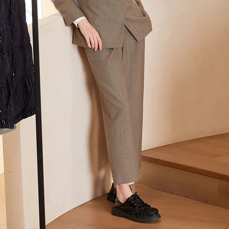 Classic Vintage Pants with a Flattering Fit