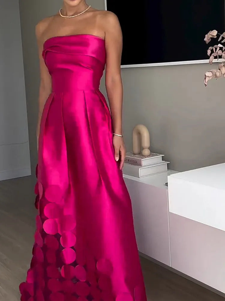 Beautifully Finished Dress in a Timeless Design