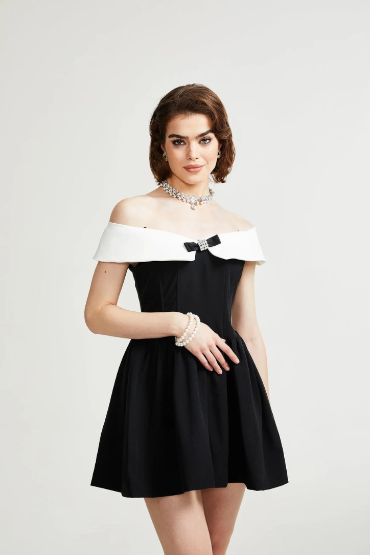 Well Tailored Dress with a Graceful Silhouette