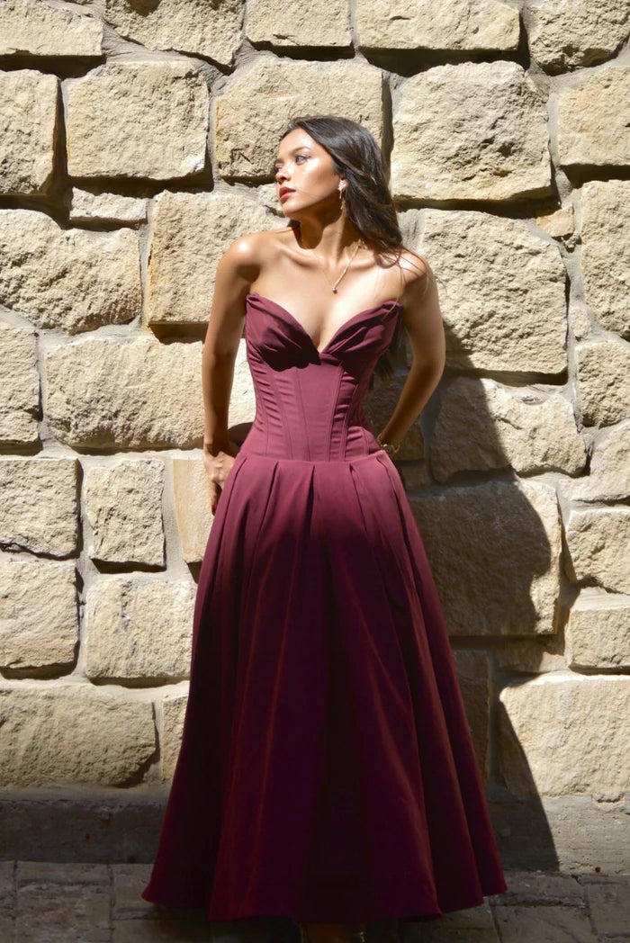 Gracefully Styled Dress for Any Occasion