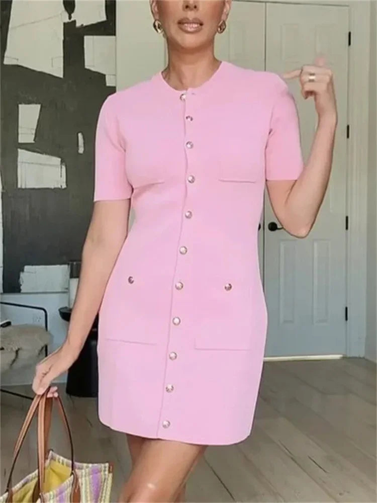 Effortlessly Elegant Dress with a Timeless Design