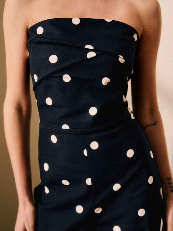Gracefully Styled Garment for Any Occasion