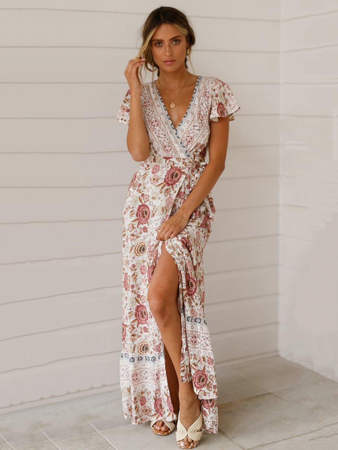 Beautifully Finished Dress in a Timeless Design