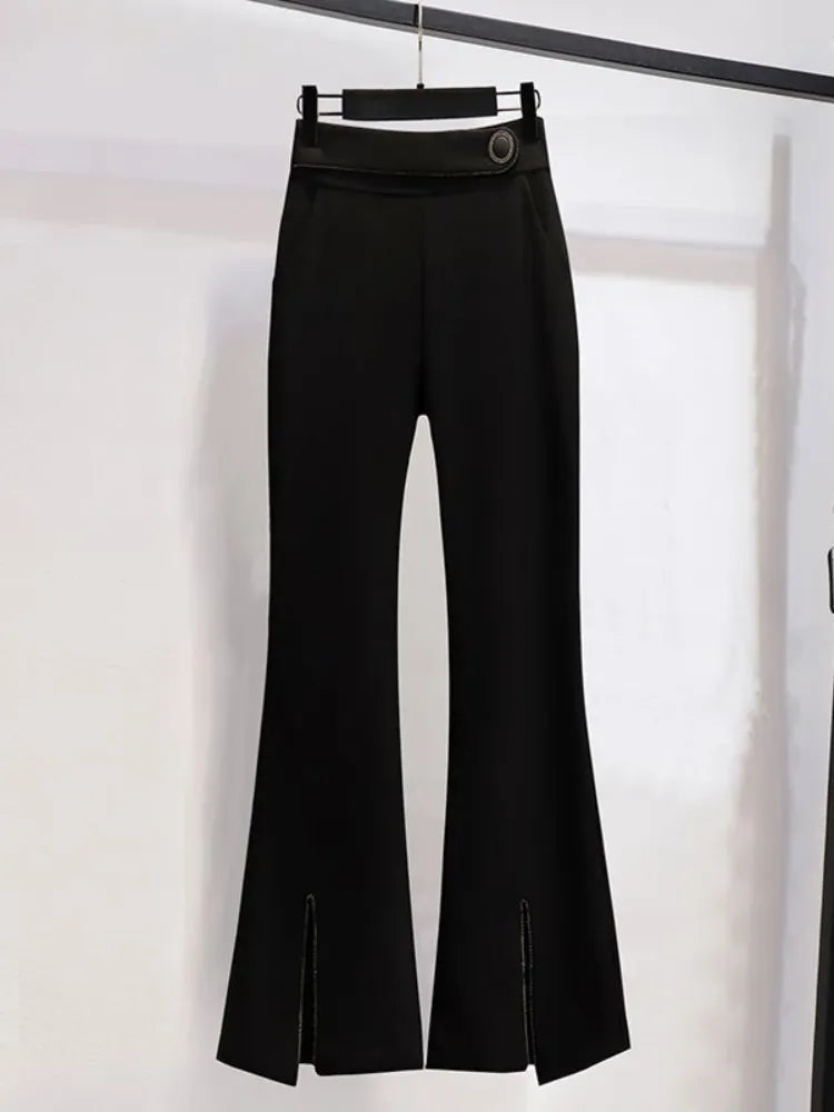Effortlessly Elegant Pants with a Timeless Design