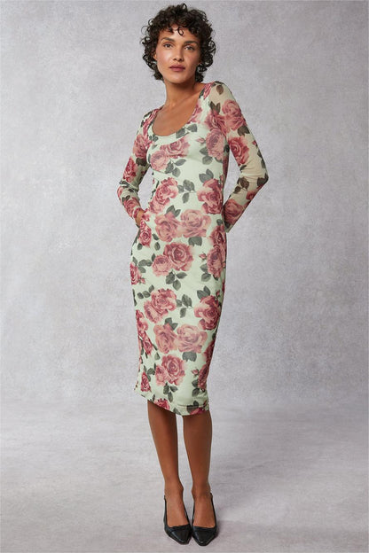 Beautifully Finished Dress in a Timeless Design