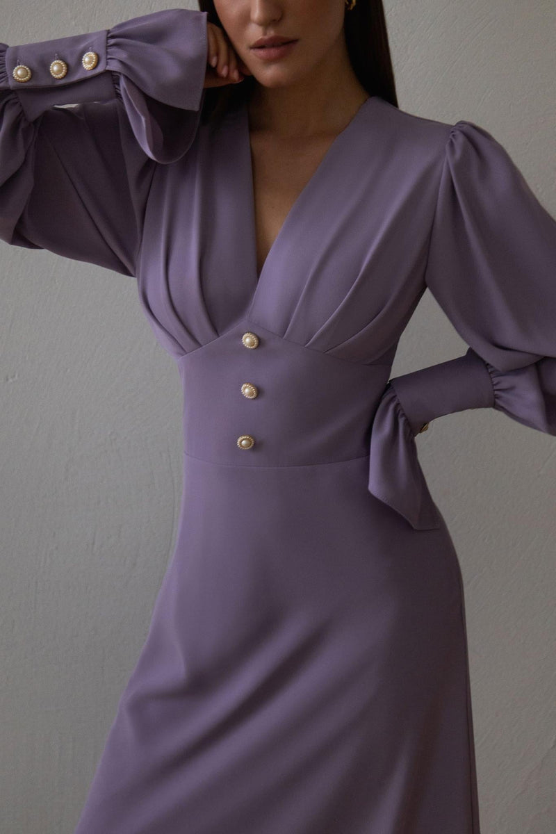 Classic Vintage Dress with a Flattering Fit