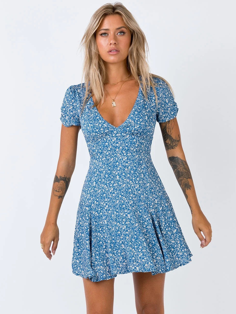 Classic Vintage Dress with a Flattering Fit