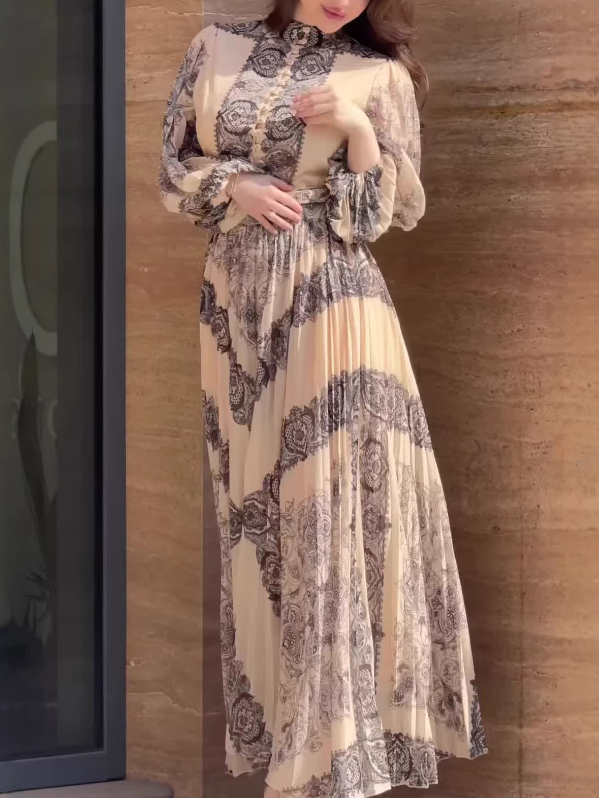 Classic Vintage Dress with a Flattering Fit