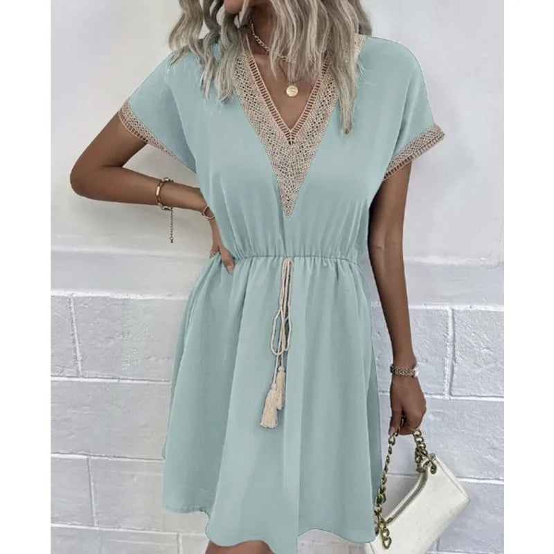 Effortlessly Elegant Dress with a Timeless Design