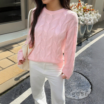 Well Tailored Sweater with a Graceful Silhouette