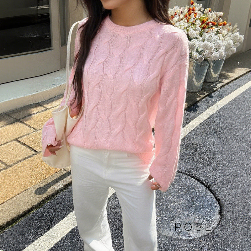 Well Tailored Sweater with a Graceful Silhouette