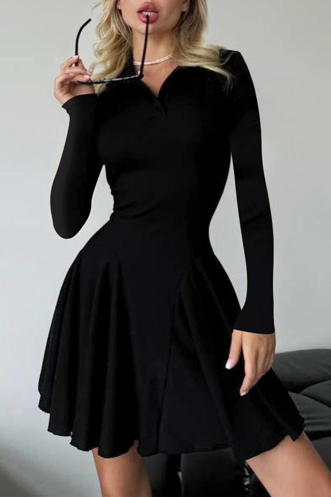 Beautifully Finished Dress in a Timeless Design