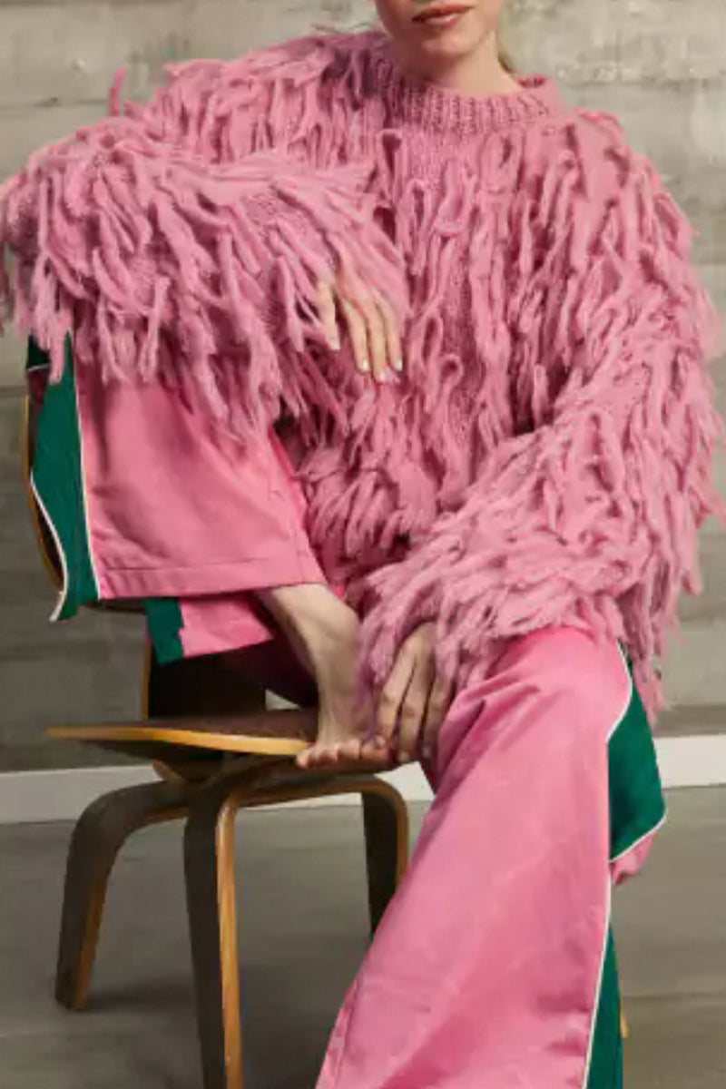 Well Tailored Sweater with a Graceful Silhouette