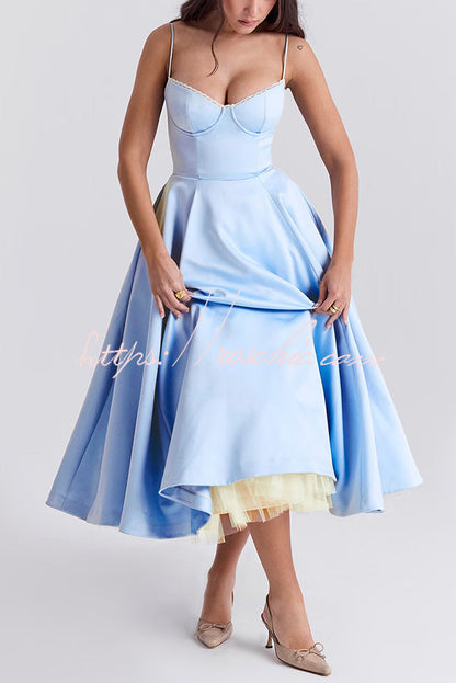 Well Tailored Dress with a Graceful Silhouette