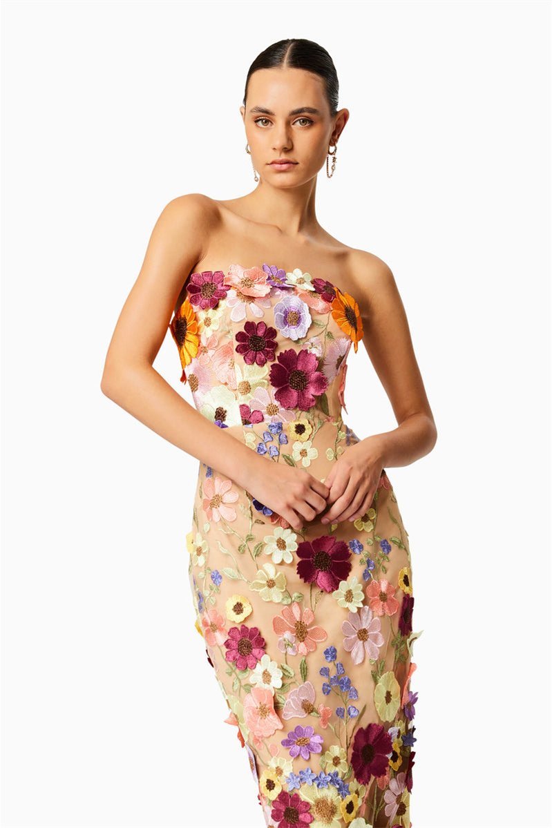 Well Tailored Dress with a Graceful Silhouette