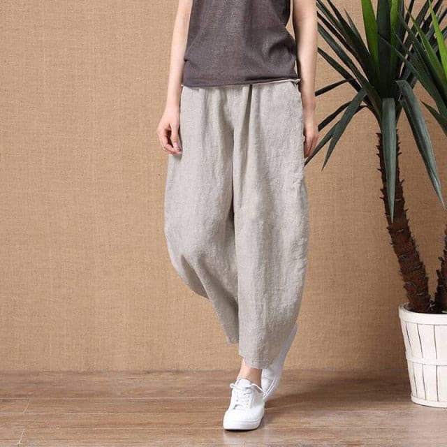Elegantly Styled Trousers for Everyday Wear