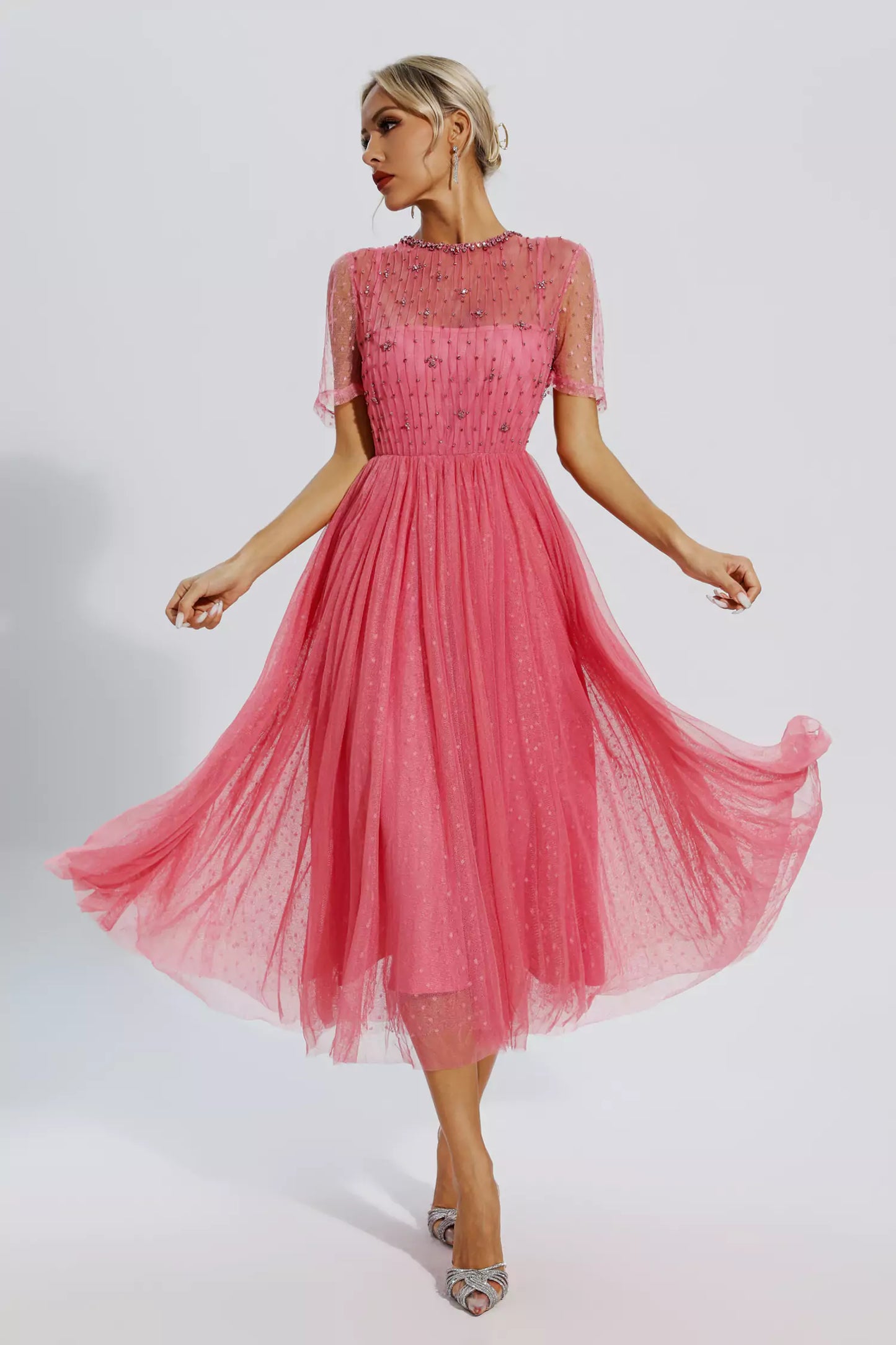 Effortlessly Elegant Dress with a Timeless Design