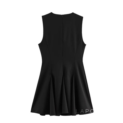 Well Tailored Dress with a Graceful Silhouette