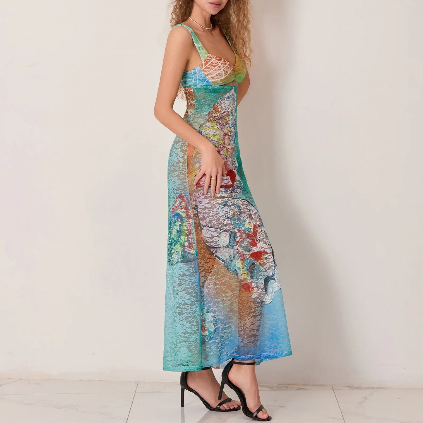Beautifully Finished Dress in a Timeless Design