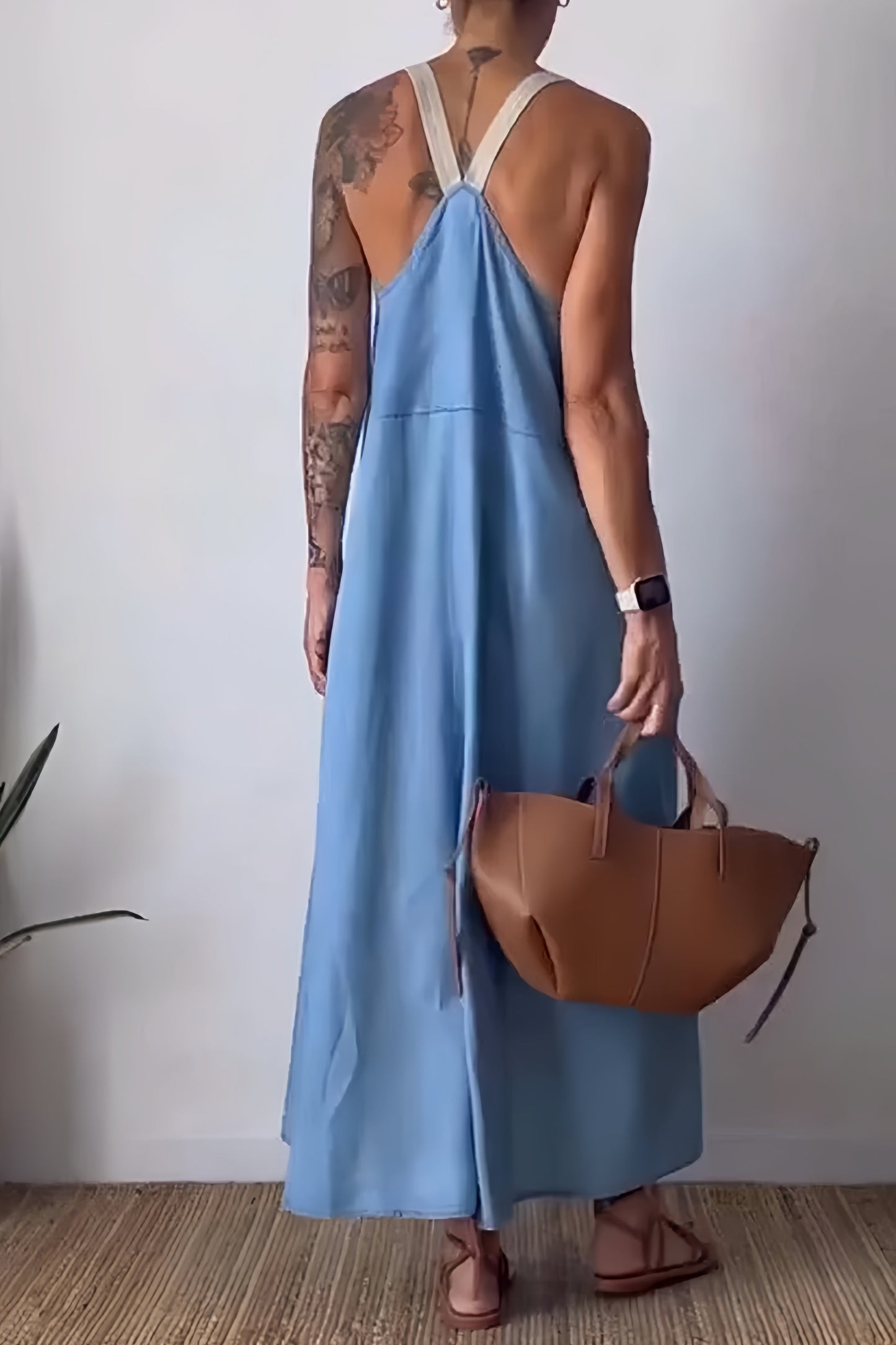 Beautifully Finished Dress in a Timeless Design