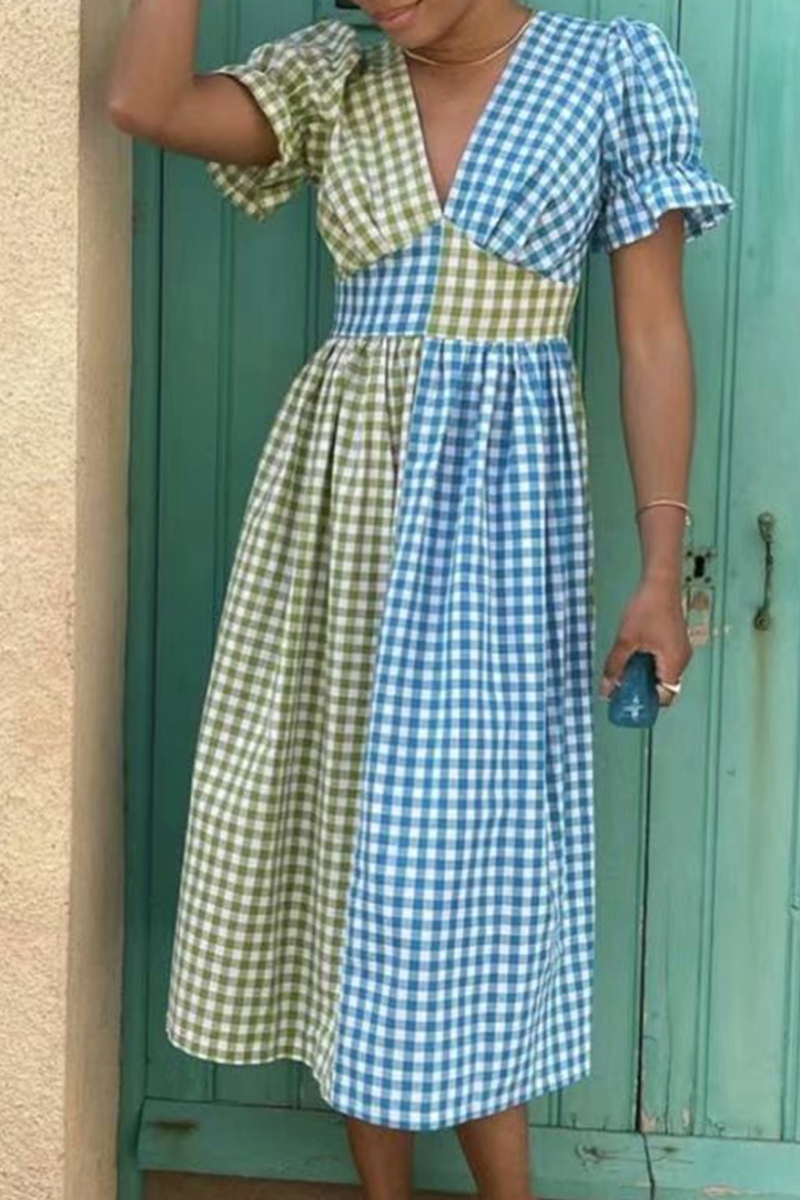 Classic Vintage Dress with a Flattering Fit